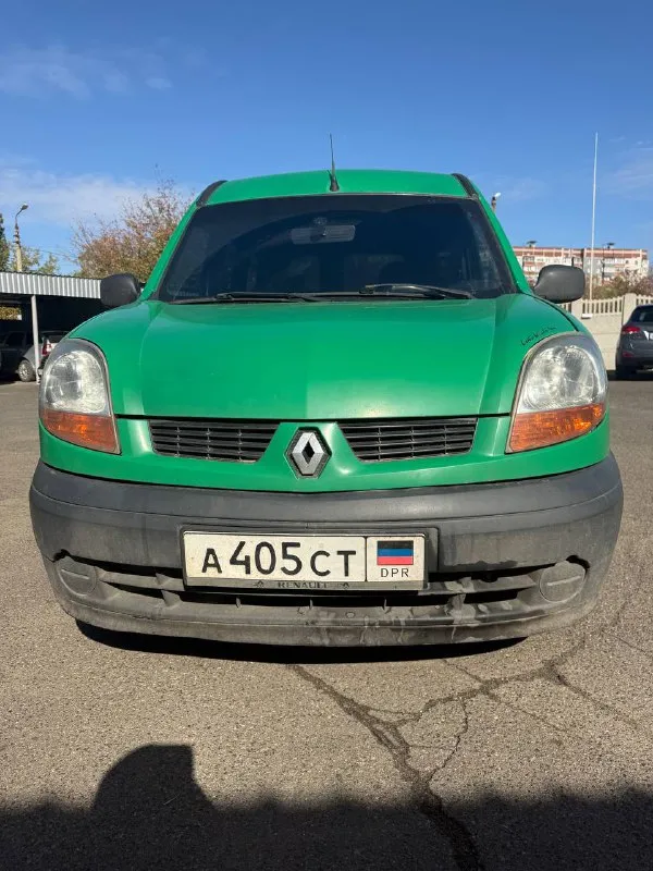 Прода рено кенго, 1.5 дизель 2004 года выпуска, родной пробег 191 тысяча, машина из под дедушки, в хорошем состоянии. авто на днр учёте. цена 430 тысяч рублей, небольшой торг возможен возле капота автомобиля. +7 949 526 50 11 алексей - фотография - 2