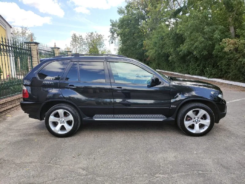 Продам bmw х5 2006г двигатель м57 3.0 самый лучший и надёжный мотор в бмв машинка обслужена и готова к эксплуатации автомобиль личный эксплуатировался бережно и вовремя обслуживался. ржавчины и рыжиков нет, нанесена керамика. вид имеет, салон ухоженный. ходовая обслужена, имеются новые запчасти на будущее, отдам с машиной. от машины не избавляюсь. климат контроль морозит электрика вся исправна. сел и катайся осмотр г. енакиево цена 1.2 мил торг возможен обмен с вашей доплатой тел +79493176466 📞 звоните: +7(949)3176466 - фотография - 4