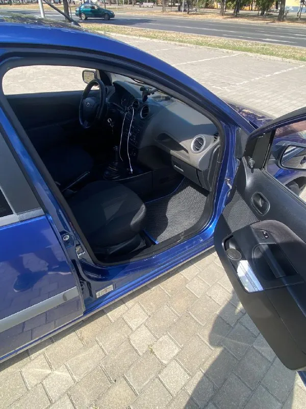 🔥продам свою ford fiesta мк5 🔥рестайлинг 2008 год двигатель 1.4 бензин работает ровно без посторонних шумов. коробка передач механика 5-ти ступка, без хрустов, ничего не выбивает и не гудит. пробег 197000 км (родного) один хозяин (по факту я второй) кондиционер заправлен холодит отлично, печка дует. новый акб масло меняю каждые 7-8 тыс км (только поменял) ездила жена, продаю по причине приобретения другого авто. отличный вариант для начинающего водителя. цена данного авто 565000 рублей торг продажа, только через переоформление в мрэо. тел. +79494051141 костя - фотография - 6