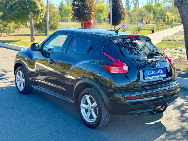 🇯🇵 nissan juke 🐞 💰цена: 890 000р 🏢город: мариуполь 📅год выпуска: 2011 🧾пробег: 170 795 км. ⚙️двигатель: 1.6 ⛽топливо: бензин ⚙️кпп: механика 📞 телефон: +7-949-727-41-51 +7-949-551-91-52 +7-989-263-55-56 💾 описание: ✅ оцинкованный кузов без дефектов и дтп, весь в родной краске 💯% ✅ отличный городской паркетник - высокий, вместительный, надёжный, комфортный. кузов и техническая часть на 5+. ✅ надежный цепной двигатель hr16 в паре с классической механикой и переднеприводной компоновкой не имеет заводских недостатков, очень надежный и не прихотливый. ✅ кондиционер контроль морозит отлично ❄️, электро-зеркала с подогревом, 4 электро стеклоподъёмника, гур, abs, центральный замок, кожаный руль, парктроник, мультимедиа с bluetooth. улица шевченко 269 🏦 возможна продажа в кредит по двум документам. - фотография - 6