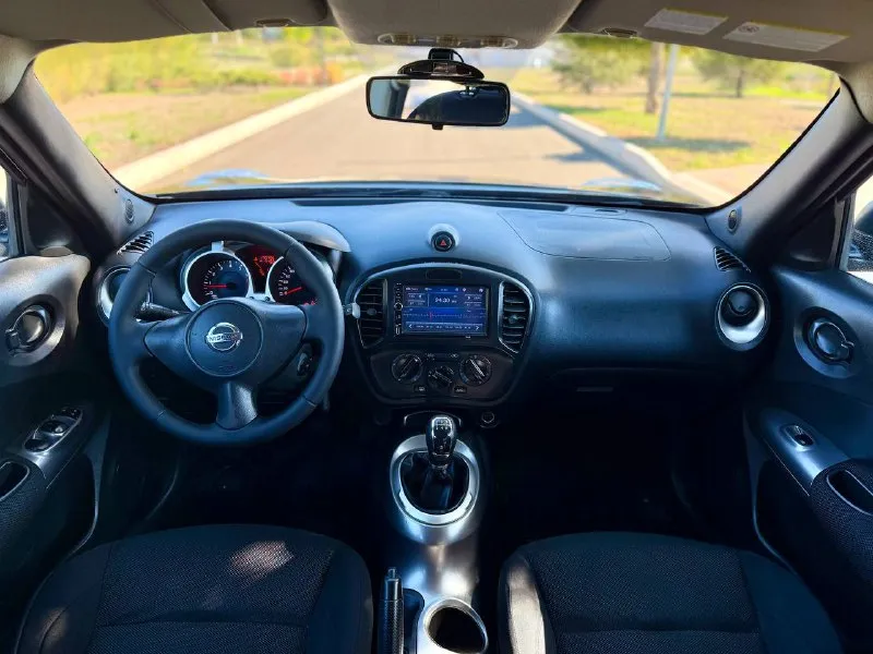 🇯🇵 nissan juke 🐞 💰цена: 890 000р 🏢город: мариуполь 📅год выпуска: 2011 🧾пробег: 170 795 км. ⚙️двигатель: 1.6 ⛽топливо: бензин ⚙️кпп: механика 📞 телефон: +7-949-727-41-51 +7-949-551-91-52 +7-989-263-55-56 💾 описание: ✅ оцинкованный кузов без дефектов и дтп, весь в родной краске 💯% ✅ отличный городской паркетник - высокий, вместительный, надёжный, комфортный. кузов и техническая часть на 5+. ✅ надежный цепной двигатель hr16 в паре с классической механикой и переднеприводной компоновкой не имеет заводских недостатков, очень надежный и не прихотливый. ✅ кондиционер контроль морозит отлично ❄️, электро-зеркала с подогревом, 4 электро стеклоподъёмника, гур, abs, центральный замок, кожаный руль, парктроник, мультимедиа с bluetooth. улица шевченко 269 🏦 возможна продажа в кредит по двум документам. - фотография - 8