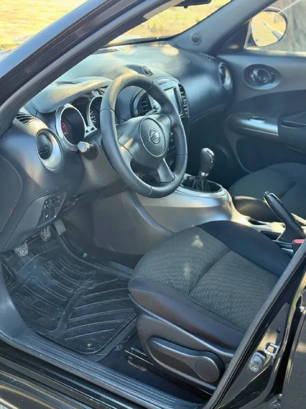 🇯🇵 nissan juke 🐞 💰цена: 890 000р 🏢город: мариуполь 📅год выпуска: 2011 🧾пробег: 170 795 км. ⚙️двигатель: 1.6 ⛽топливо: бензин ⚙️кпп: механика 📞 телефон: +7-949-727-41-51 +7-949-551-91-52 +7-989-263-55-56 💾 описание: ✅ оцинкованный кузов без дефектов и дтп, весь в родной краске 💯% ✅ отличный городской паркетник - высокий, вместительный, надёжный, комфортный. кузов и техническая часть на 5+. ✅ надежный цепной двигатель hr16 в паре с классической механикой и переднеприводной компоновкой не имеет заводских недостатков, очень надежный и не прихотливый. ✅ кондиционер контроль морозит отлично ❄️, электро-зеркала с подогревом, 4 электро стеклоподъёмника, гур, abs, центральный замок, кожаный руль, парктроник, мультимедиа с bluetooth. улица шевченко 269 🏦 возможна продажа в кредит по двум документам. - фотография - 9