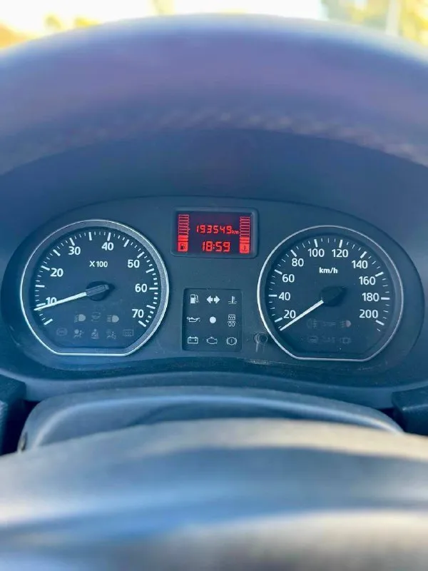 🦛 renault sandero stepway 💰цена: 700 000р 🏢город: мариуполь 📅год выпуска: 2012 🧾пробег: 193 549 км. ⚙️двигатель: 1.6 8v. ⛽топливо: бензин ⚙️кпп: механика телефон: +7-949-727-41-51 +7-949-551-91-52 +7-989-263-55-56 💾 описание: ✅ отличное состояние ✅ оригинальный пробег ✅ оцинкованный кузов ✅ южная эксплуатация ✅ техническая часть на 5+ ✅ заводская краска (один косметический подкова) 🚙 двигатель k7m 1.6 8v самый простой и надежный в линейке, ходовая без посторонних звуков, мягкая, высокий клиренс. салон в отличном состоянии. ❄️ кондиционер (холодит шикарно), гур, abs, 2 подушки безопасности, магнитола с bluetooth, подогрев сидений, птф, отличная летняя резина, сигнализация с автозапуском. улица шевченко 269 🏦 возможна продажа в кредит по двум документам. - фотография - 10