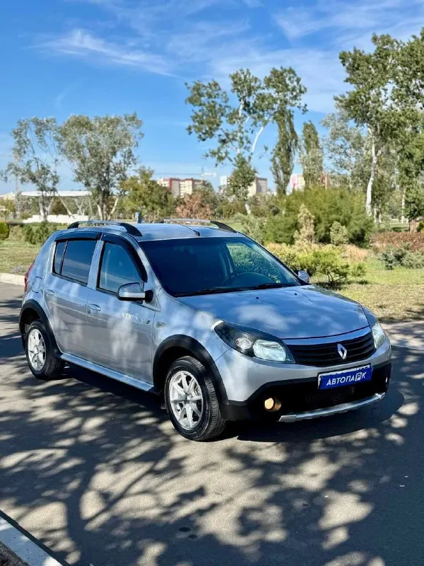 🦛 renault sandero stepway 💰цена: 700 000р 🏢город: мариуполь 📅год выпуска: 2012 🧾пробег: 193 549 км. ⚙️двигатель: 1.6 8v. ⛽топливо: бензин ⚙️кпп: механика телефон: +7-949-727-41-51 +7-949-551-91-52 +7-989-263-55-56 💾 описание: ✅ отличное состояние ✅ оригинальный пробег ✅ оцинкованный кузов ✅ южная эксплуатация ✅ техническая часть на 5+ ✅ заводская краска (один косметический подкова) 🚙 двигатель k7m 1.6 8v самый простой и надежный в линейке, ходовая без посторонних звуков, мягкая, высокий клиренс. салон в отличном состоянии. ❄️ кондиционер (холодит шикарно), гур, abs, 2 подушки безопасности, магнитола с bluetooth, подогрев сидений, птф, отличная летняя резина, сигнализация с автозапуском. улица шевченко 269 🏦 возможна продажа в кредит по двум документам. - фотография - 3