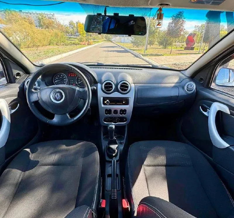 🦛 renault sandero stepway 💰цена: 700 000р 🏢город: мариуполь 📅год выпуска: 2012 🧾пробег: 193 549 км. ⚙️двигатель: 1.6 8v. ⛽топливо: бензин ⚙️кпп: механика телефон: +7-949-727-41-51 +7-949-551-91-52 +7-989-263-55-56 💾 описание: ✅ отличное состояние ✅ оригинальный пробег ✅ оцинкованный кузов ✅ южная эксплуатация ✅ техническая часть на 5+ ✅ заводская краска (один косметический подкова) 🚙 двигатель k7m 1.6 8v самый простой и надежный в линейке, ходовая без посторонних звуков, мягкая, высокий клиренс. салон в отличном состоянии. ❄️ кондиционер (холодит шикарно), гур, abs, 2 подушки безопасности, магнитола с bluetooth, подогрев сидений, птф, отличная летняя резина, сигнализация с автозапуском. улица шевченко 269 🏦 возможна продажа в кредит по двум документам. - фотография - 8