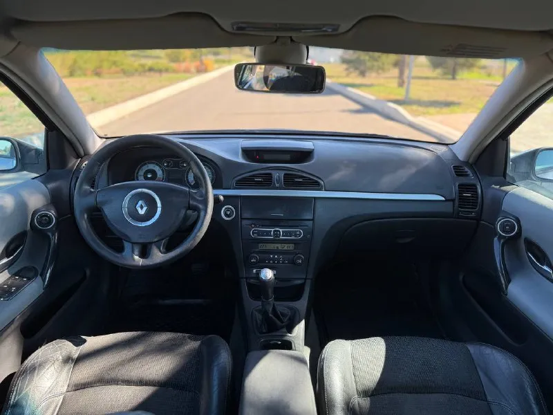 🔘 renault laguna 💰цена: 550 000р 🏢город: мариуполь 📅год выпуска: 2006 🧾пробег: 289 729 км. ⚙️двигатель: 1.6 16v ⛽топливо: бензин ⚙️кпп: механика 📞телефон: +7-949-727-41-51 +7-949-551-91-52 +7-989-263-55-56 💾 описание: ✅ оцинкованный кузов, весь в родной краске (один косметический окрас) ✅ оригинальный пробег ✅ техническая часть на 5+ ✅ лифтбэк - огромный багажник ❗️гбо евро-4 вписано в птс 🚙 легендарный двигатель k4m 1.6 16v простой и надежный. ходовая без посторонних звуков, мягкая, высокий клиренс. салон в отличном состоянии. ❄️ двухзонный климат-контроль (холодит шикарно), abs, гидроусилитель руля, подушки безопасности, полный электопакет, подогрев сидений, птф, литые диски, кожаный комбинированный салон, start/stop. улица шевченко 269 🏦 возможна продажа в кредит по двум документам. - фотография - 8