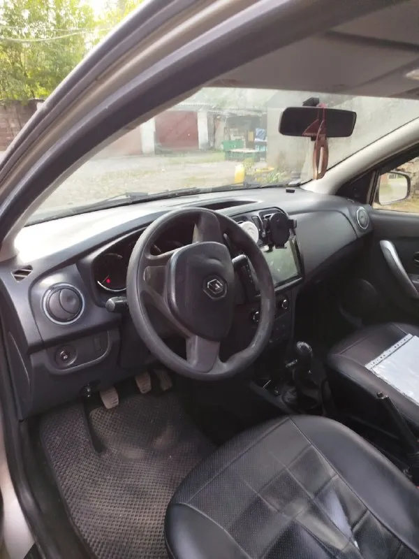 Продам рено логан 2016г. в, 258000км автомобиль в технически исправном состоянии, не работает кондиционер, лопнула трубка компрессор рабочий, установлен газ пропан вписан в птс, есть нюансы по лкп, стекла на автомобиле родные, тел. +79495966516 цена 410000₽. осмотр в донецке - фотография - 5