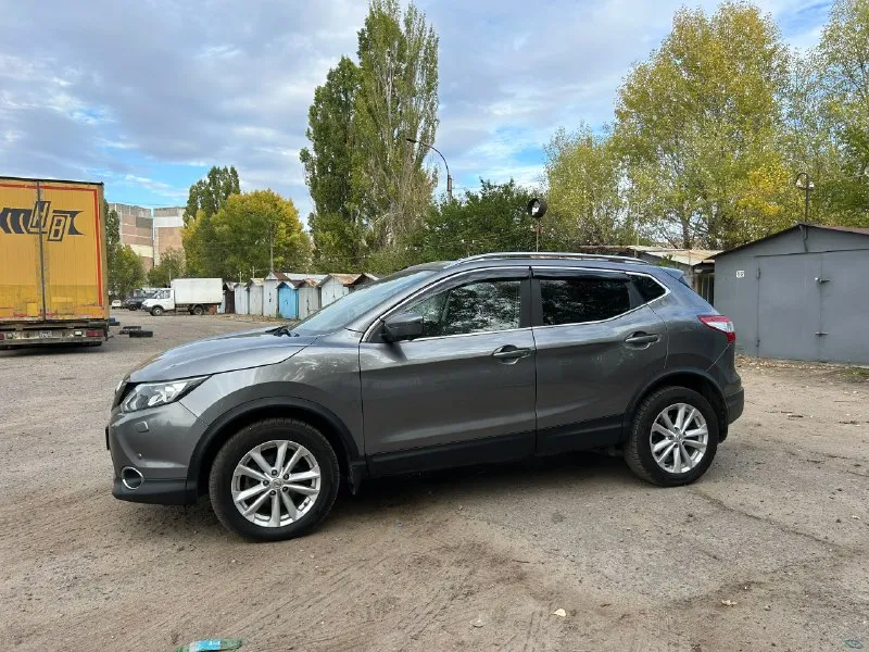 Nissan qashqai 2017 2.0 а. т 4wd подключаемый полный привод. пробег 151т/км. один владелец за всё время, бережная эксплуатация! без дтп, без окрасов, ни одного крашеного элемента. авто полностью обслужен. масла в моторе, и редукторе заменены 1500 км назад. салон как новый без запахов. лобовое оригинал с обогревом! два ключа, сервисная книжка. птс оригинал. переоформление в мрэо. осмотр в луганске. 🔹обзор камер 360’ 🔹датчик контроля дорожной полосы 🔹парктроники 🔹без ключевой доступ 🔹start-stop, дистанционный запуск 🔹двух зонный климат-контроль 🔹кожаный мульти руль 🔹датчик света, дождя 🔹мультимедиа android auto, bluetooth, aux, usb, громкая связь 🔹бортовой компьютер 🔹круиз контроль 🔹эл. рег. и обогрев сидений 🔹эл. рег. эл. складывание и обогрев боковых зеркал 🔹штатная bi-led оптика 🔹эл. ручник и т. д 1700000 руб +79591457754 📞 звоните: +7(959)1457754 - фотография - 3