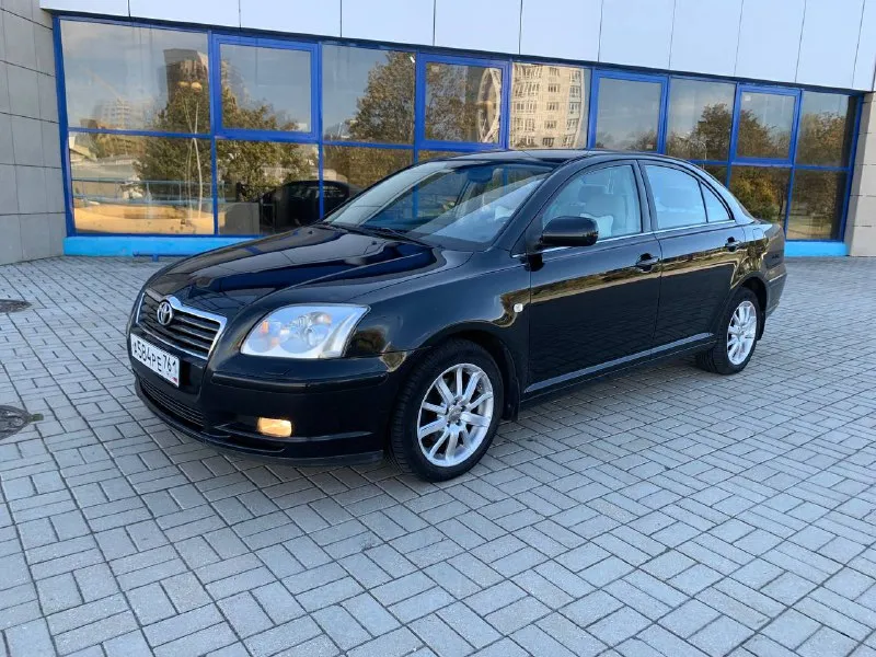 Toyota avensis 1.8 2 хозяина год 2004 все стекла заводские лобовое с подогревом дворников но есть тр... - фотография
