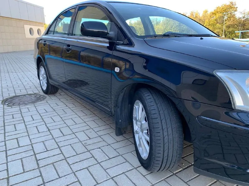 Toyota avensis 1.8 2 хозяина год 2004 все стекла заводские лобовое с подогревом дворников но есть трещина на лобовом пробег 165т оригинальный автотека зелёная без дтп автомобиль заводском окрасе за исключением одной детали косметика резина стоит новая мотор коробка ходовая в идеальном состоянии намёк на ржавчину нету вообще сохранился отлично автомобиль г. мариуполь +79496347909 цена 750т - фотография - 3