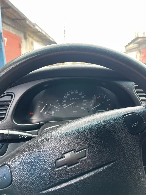 Продам chevrolet lanos в рабочем состоянии. цена: 175.000 руб. + торг. из того, что было сделано: ступичные подшипники, шаровые, салейнтблоки, сальники, рулевые наконечники, стойки стабилизатора, втулки стабилизатора, задние амортизаторы, левый рычаг в сборе, свечи, комплект грм с роликом. замена масла в двс и кпп, все фильтра. максимальная комплектация sx: подушка безопасности, передние электростеклоподъемники, бортовой компьютер, магнитофон аура, 4 колонки, кондиционер, подогрев зеркал, гур, сигнализация, задний парктроник. год выпуска: 2009 г. двигатель: 1.5 пробег: 262.017 км. кпп: механическая, 5-ти ступенчатая. по двигателю никаких нареканий нет. коробка также переключает плавно каждую передачу, не хрустит, не вылетает. кузов в нормальном состоянии для 2009 года (есть косяк по заднему правому крылу, на скорость не влияет). нужно понимать, что авто не новое. в идеале она была в 2009 году !!! из вложений: 1. нужно заменить сальник гура. 2. левую опору в сборе. к 📞 звоните: +7(949)5041430 - фотография - 5