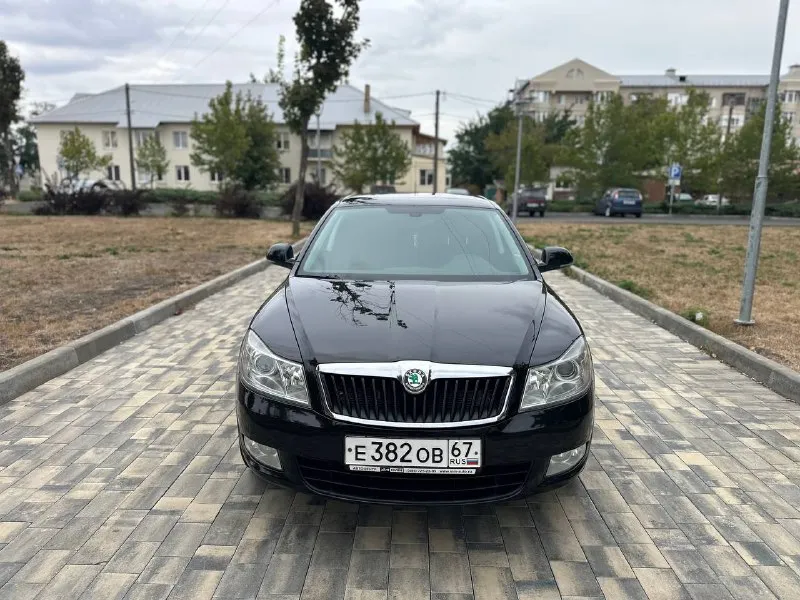Шкода октавия а5 2010 года 1.6 механика пробег 189000тыс родной. автомобиль в идеальном состоянии полностью обслужен и не требует никаких вложений хорошая комплектация климат контроль датчик света дождя полный электропакет музыка болеро колеса r16 на отличной резине тоя два комплекта ключей сигнализация с автозапуском осмотр город мариуполь цена 900000тыс рублей по всем вопросам звоните +79497195733 - фотография - 2