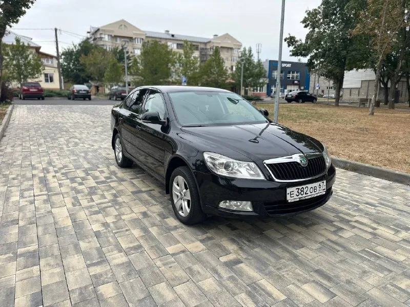 Шкода октавия а5 2010 года 1.6 механика пробег 189000тыс родной. автомобиль в идеальном состоянии полностью обслужен и не требует никаких вложений хорошая комплектация климат контроль датчик света дождя полный электропакет музыка болеро колеса r16 на отличной резине тоя два комплекта ключей сигнализация с автозапуском осмотр город мариуполь цена 900000тыс рублей по всем вопросам звоните +79497195733 - фотография - 3