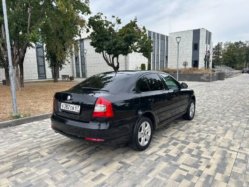 Шкода октавия а5 2010 года 1.6 механика пробег 189000тыс родной. автомобиль в идеальном состоянии полностью обслужен и не требует никаких вложений хорошая комплектация климат контроль датчик света дождя полный электропакет музыка болеро колеса r16 на отличной резине тоя два комплекта ключей сигнализация с автозапуском осмотр город мариуполь цена 900000тыс рублей по всем вопросам звоните +79497195733 - фотография - 7