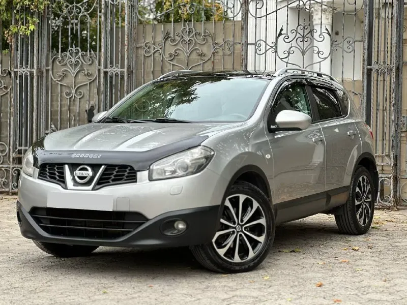 Продам авто nissan qashqai год выпуска: 2012 комплектация: ✅один хозяин ✅птс оригинал ✅панорамная крыша ✅полный привод (4wd) ✅пробег 195.000 ✅ 2х зонный климат-контроль ✅ мультируль, ✅электро зеркала, ✅подогрев сидений, ✅родные стекла ✅2 ключа, сервисные книжки ✅круиз-контроль, ✅датчики дождя и света. авто в хорошем состоянии вложений не требует двигатель работает отлично коробка переключает плавно ходовая без нареканий по кузову без ржавчин и гнили дно пороги все целое без дтп переоформление в мрэо или по дкп. на остальные вопросы готов ответить по телефону. цена: 1.075.000 +7 949 4401992 +7 949 450 11 54 - фотография - 2
