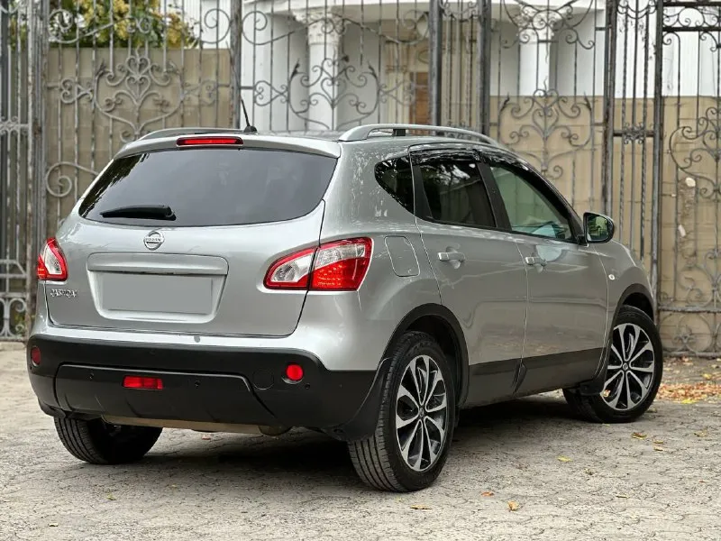 Продам авто nissan qashqai год выпуска: 2012 комплектация: ✅один хозяин ✅птс оригинал ✅панорамная крыша ✅полный привод (4wd) ✅пробег 195.000 ✅ 2х зонный климат-контроль ✅ мультируль, ✅электро зеркала, ✅подогрев сидений, ✅родные стекла ✅2 ключа, сервисные книжки ✅круиз-контроль, ✅датчики дождя и света. авто в хорошем состоянии вложений не требует двигатель работает отлично коробка переключает плавно ходовая без нареканий по кузову без ржавчин и гнили дно пороги все целое без дтп переоформление в мрэо или по дкп. на остальные вопросы готов ответить по телефону. цена: 1.075.000 +7 949 4401992 +7 949 450 11 54 - фотография - 3