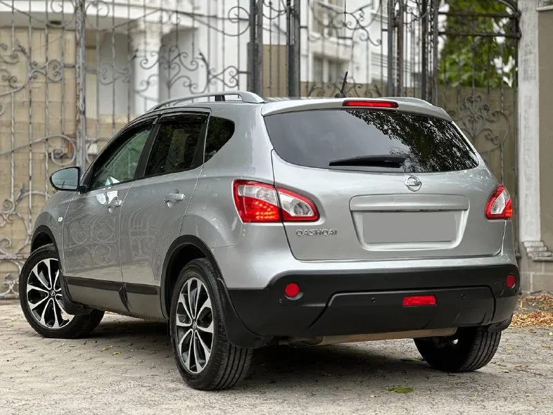 Продам авто nissan qashqai год выпуска: 2012 комплектация: ✅один хозяин ✅птс оригинал ✅панорамная крыша ✅полный привод (4wd) ✅пробег 195.000 ✅ 2х зонный климат-контроль ✅ мультируль, ✅электро зеркала, ✅подогрев сидений, ✅родные стекла ✅2 ключа, сервисные книжки ✅круиз-контроль, ✅датчики дождя и света. авто в хорошем состоянии вложений не требует двигатель работает отлично коробка переключает плавно ходовая без нареканий по кузову без ржавчин и гнили дно пороги все целое без дтп переоформление в мрэо или по дкп. на остальные вопросы готов ответить по телефону. цена: 1.075.000 +7 949 4401992 +7 949 450 11 54 - фотография - 4