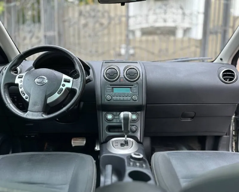 Продам авто nissan qashqai год выпуска: 2012 комплектация: ✅один хозяин ✅птс оригинал ✅панорамная крыша ✅полный привод (4wd) ✅пробег 195.000 ✅ 2х зонный климат-контроль ✅ мультируль, ✅электро зеркала, ✅подогрев сидений, ✅родные стекла ✅2 ключа, сервисные книжки ✅круиз-контроль, ✅датчики дождя и света. авто в хорошем состоянии вложений не требует двигатель работает отлично коробка переключает плавно ходовая без нареканий по кузову без ржавчин и гнили дно пороги все целое без дтп переоформление в мрэо или по дкп. на остальные вопросы готов ответить по телефону. цена: 1.075.000 +7 949 4401992 +7 949 450 11 54 - фотография - 5