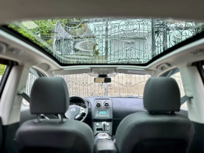 Продам авто nissan qashqai год выпуска: 2012 комплектация: ✅один хозяин ✅птс оригинал ✅панорамная крыша ✅полный привод (4wd) ✅пробег 195.000 ✅ 2х зонный климат-контроль ✅ мультируль, ✅электро зеркала, ✅подогрев сидений, ✅родные стекла ✅2 ключа, сервисные книжки ✅круиз-контроль, ✅датчики дождя и света. авто в хорошем состоянии вложений не требует двигатель работает отлично коробка переключает плавно ходовая без нареканий по кузову без ржавчин и гнили дно пороги все целое без дтп переоформление в мрэо или по дкп. на остальные вопросы готов ответить по телефону. цена: 1.075.000 +7 949 4401992 +7 949 450 11 54 - фотография - 6