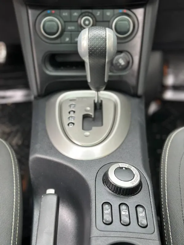 Продам авто nissan qashqai год выпуска: 2012 комплектация: ✅один хозяин ✅птс оригинал ✅панорамная крыша ✅полный привод (4wd) ✅пробег 195.000 ✅ 2х зонный климат-контроль ✅ мультируль, ✅электро зеркала, ✅подогрев сидений, ✅родные стекла ✅2 ключа, сервисные книжки ✅круиз-контроль, ✅датчики дождя и света. авто в хорошем состоянии вложений не требует двигатель работает отлично коробка переключает плавно ходовая без нареканий по кузову без ржавчин и гнили дно пороги все целое без дтп переоформление в мрэо или по дкп. на остальные вопросы готов ответить по телефону. цена: 1.075.000 +7 949 4401992 +7 949 450 11 54 - фотография - 8