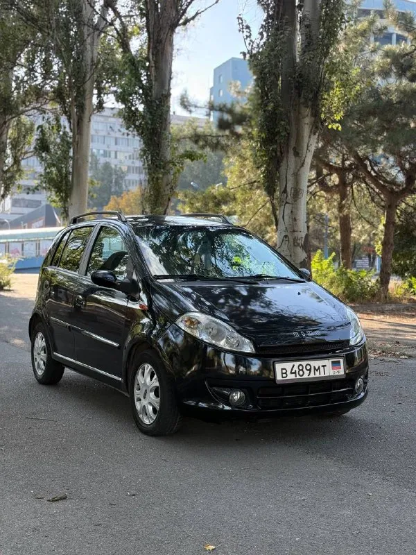 🚙продам chery kimo (2008г. ) 🐎1.3 (83 л. с) для своих габаритов едет очень бодро. ✅родной пробег 100.000 км ( любые проверки!) ✅два ключа! ✅без дтп! ✅механика (5 ступка ) ✅состояние отличное. ❗️из крашеного только арки и пороги, потому что менялось всё на новое. всё дно целое. ✅всё исправно, всё работает, 4 эл. стеклоподъемника, печка, кондиционер, музыка, гур, abs, эл. регулировка зеркал, патронники, литые диски, вся безопастность на месте. 🚨в 2010 году куплена в автосалоне, 15 лет в одних руках! полное переоформление, документы чистые ( штрафов, залогов нет!) 📞телефон для связи : +79494155938 🏡машина находится в донецке. 🎁цена: 315.000 ( торг уместен) 📲 tg: @voronchihin_7 📞 звоните: +7(949)4155938 - фотография - 2