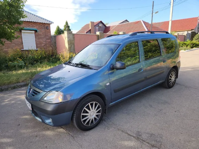 Продам dacia logan 2008 год 7 мест. 1.6 8 клапанов 90 л. с, кпп механика. машина местная куплена в донецке в салоне. комплектация- кондиционер, передние стеклоподьемники, гур, птф, air bag, центральный замок, электро зеркала, сигнализация. г макеевка, цена 650000 р. +79493081144 📞 звоните: +7(949)3081144 - фотография - 3