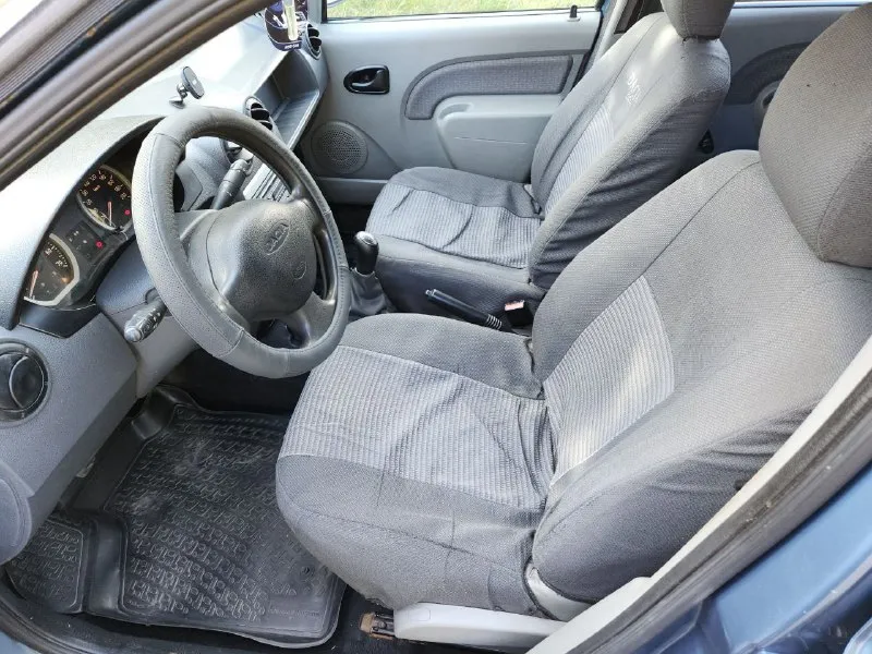 Продам dacia logan 2008 год 7 мест. 1.6 8 клапанов 90 л. с, кпп механика. машина местная куплена в донецке в салоне. комплектация- кондиционер, передние стеклоподьемники, гур, птф, air bag, центральный замок, электро зеркала, сигнализация. г макеевка, цена 650000 р. +79493081144 📞 звоните: +7(949)3081144 - фотография - 6