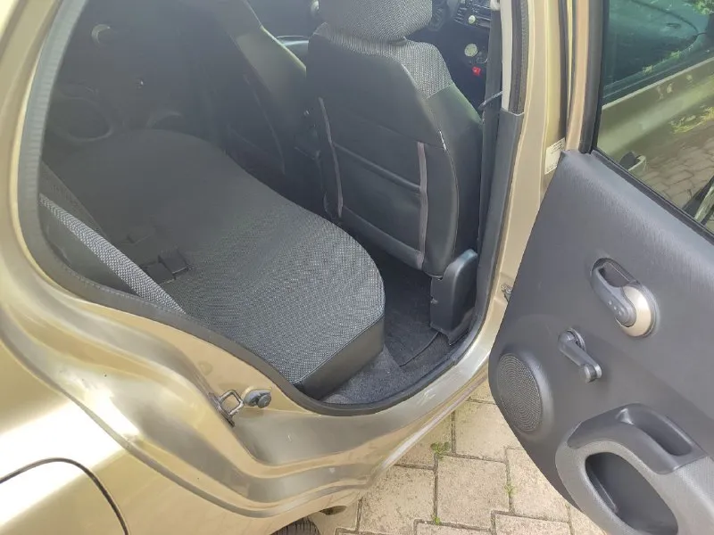 ✅ в продаже nissan micra ✅ 2004 год ✅ двигатель 1,4 бензин ✅ коробка механика ✅ птс оригинал, машина местная ✅ пробег 158 000 км кузов весь в родном окрасе, всё стекла родные, включая лобовое. мотор, коробка, ходовая часть, на отлично, новая выхлопная система. хорошая комплектация. без ключевой доступ, мультимедиа, работающий климат контроль, подогрев сидений, диски, новая резина. юридически чист. любое переоформление, любые проверки. ✅ цена 400 000 ₽ ✅ осмотр донецк ✅ тел: +7(949) 381-97-61 - фотография - 6