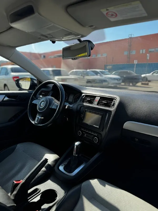 Volkswagen jetta 2012 год
Двигатель 1.6 на 105 л. С.
Коробка автомат asin 6ступ.
Пробег 199 тыс.
Авто без дтп, в отличном техническом состоянии, ни каких вложений не требует, все стекла родные, по кузову есть косметические окрасы, хорошая комплектация с кожаным салоном в отличном состоянии, 2-х зоным климат контролем, круиз контроль, подогревы сидений, авто свет.
Цена : 💲 1. 000000
☎️ +79497029215 📞
📞 Звоните: +7(949)7029215 - фотография - 7