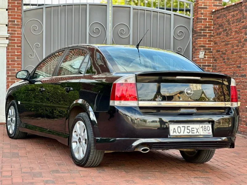 В продаже. opel vectra c год выпуска: 2007 обьем мотора: 1.8 коробка: механическая 5-ступка пробег: 238.000 км родного пробега подтвержденого автотекой. описание автомобиля: автомобиль в отличном состоянии без вложений, мотор шепчет без троения и дыма, коробка без вылетов и без хруста, ходовая часть мягенькая без посторонних звуков. новая летняя резина. без жучков и гнили. комплектация автомобиля: двух зонный климат контроль, кожаный салон, abs, airbag, курсовая устойчивость, задний парктроники, гур, все стекла подьемники с доводчиком, подогрев передних сидений, сигнализация центральный замок, и многое другое. комплектация жырная! осмотр: донецк/макеевка по договоренности. автотека по запросу. цена: 510.000 тис руб не большой торг у капота. связь +79494046797 - фотография - 3