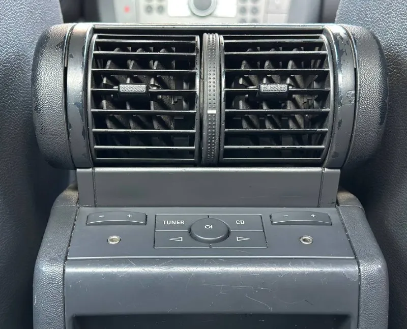 В продаже. opel vectra c год выпуска: 2007 обьем мотора: 1.8 коробка: механическая 5-ступка пробег: 238.000 км родного пробега подтвержденого автотекой. описание автомобиля: автомобиль в отличном состоянии без вложений, мотор шепчет без троения и дыма, коробка без вылетов и без хруста, ходовая часть мягенькая без посторонних звуков. новая летняя резина. без жучков и гнили. комплектация автомобиля: двух зонный климат контроль, кожаный салон, abs, airbag, курсовая устойчивость, задний парктроники, гур, все стекла подьемники с доводчиком, подогрев передних сидений, сигнализация центральный замок, и многое другое. комплектация жырная! осмотр: донецк/макеевка по договоренности. автотека по запросу. цена: 510.000 тис руб не большой торг у капота. связь +79494046797 - фотография - 7