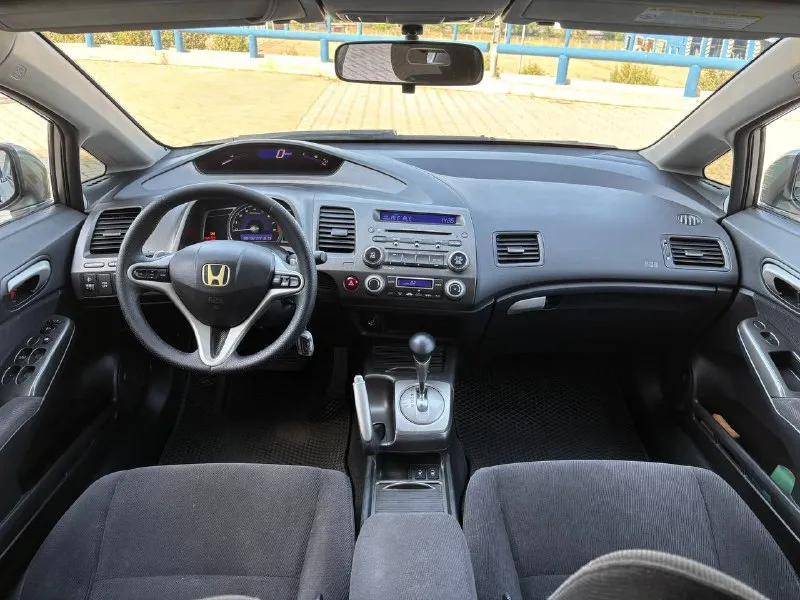 Honda civic 1.8 at exzecutive 2006 год оригинальный пробег 183 000км автомобиль в отличном состоянии! мотор в идеальном состоянии коробка переключает мягко без рывков комплектация самая полная на лепестках! кузов в отличном состоянии! без рыжиков, ровный красивый! в одних руках более 10 лет за всё время 3 владельца цена 850 000₽ торг остальные вопросы по телефону +79496361868 (телега) +380681107552(воцап телега) - фотография - 10