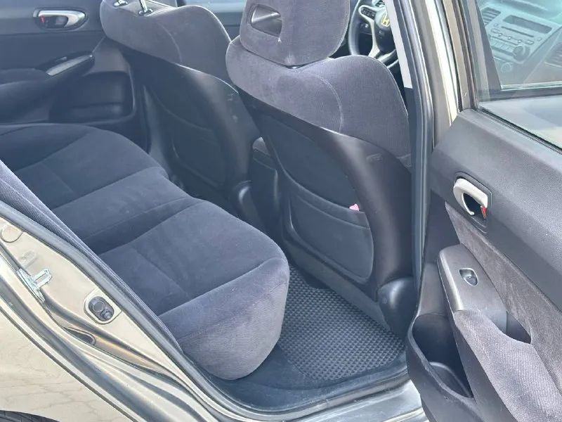 Honda civic 1.8 at exzecutive 2006 год оригинальный пробег 183 000км автомобиль в отличном состоянии! мотор в идеальном состоянии коробка переключает мягко без рывков комплектация самая полная на лепестках! кузов в отличном состоянии! без рыжиков, ровный красивый! в одних руках более 10 лет за всё время 3 владельца цена 850 000₽ торг остальные вопросы по телефону +79496361868 (телега) +380681107552(воцап телега) - фотография - 8