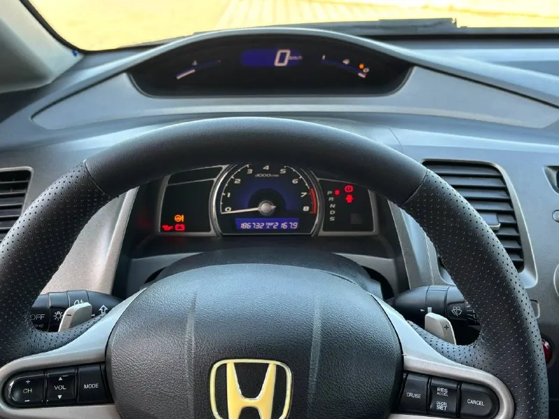 Honda civic 1.8 at exzecutive 2006 год оригинальный пробег 183 000км автомобиль в отличном состоянии! мотор в идеальном состоянии коробка переключает мягко без рывков комплектация самая полная на лепестках! кузов в отличном состоянии! без рыжиков, ровный красивый! в одних руках более 10 лет за всё время 3 владельца цена 850 000₽ торг остальные вопросы по телефону +79496361868 (телега) +380681107552(воцап телега) - фотография - 9