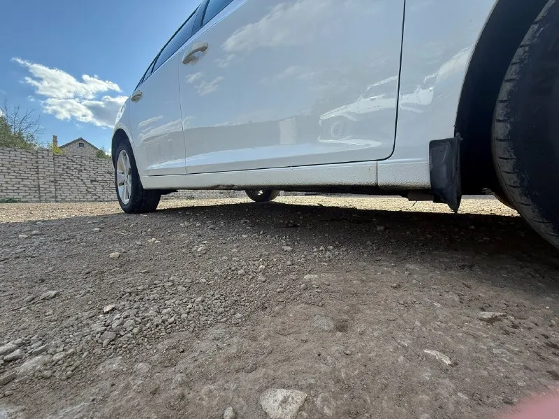 🚘продам chevrolet cruze 2012 года. ✅объем двигателя 1.8. ✅коробка автомат. ✅пробег 237 тысяч км. ✅резина зима/лето. ✅кондиционер, подогрев передних сидений. печка работает очень хорошо. ✅4 владелец, владею 2 года, каждый владел по 3-4 года. ✅машина в отличном состоянии езжу каждый день, без проблем езжу на расстояния 1200км туда/обратно. 📌крашено заднее водительское крыло. ✅все технические моменты на которые стоит обратить внимания расскажу. ✅г. красный луч. 💰цена: 695.000 руб. торг. +79591850783 андрей 📞 звоните: +7(959)1850783 - фотография - 7