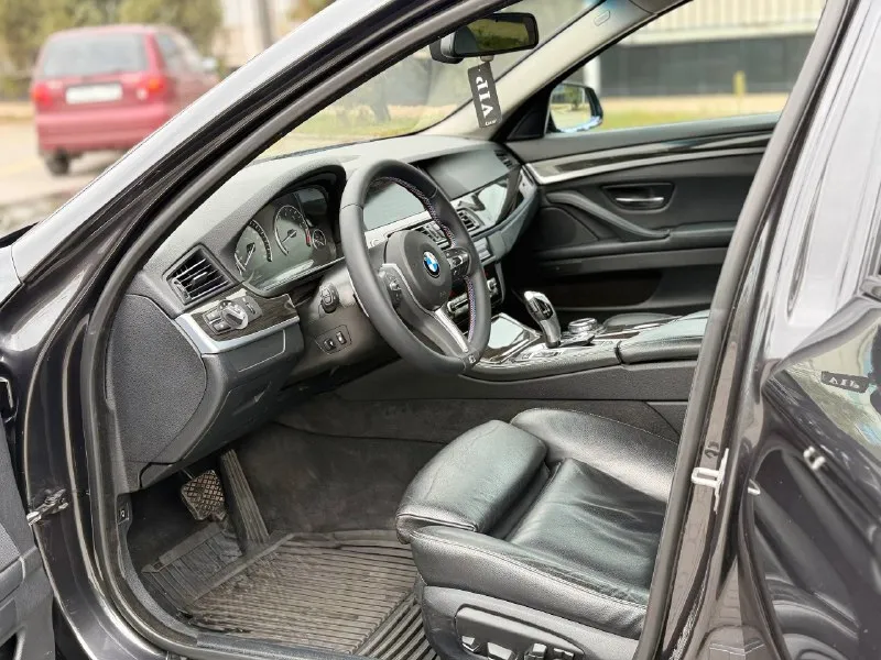 Продается bmw 5-series 535i xdrive 2013 года! - мощный 3.0-литровый бензиновый турбодвигатель на 306 л. с. - автоматическая коробка передач. - оригинальный пробег 205 тыс. км. - переделанная выхлопная система с попкорн даунпайпом. - вложено много денег в доработки и обслуживание. - свежие масла и фильтры. - новые диски и резина. цена 1.880.000 тысяч рублей контактная информация:** телефон: +7(949)910-02-20 телефон : 8(909)408-88-98 связь через мессенджеры: telegram, whatsapp **возможен разумный торг у капота. 📲 tg: @ivan1293 📞 звоните: +7(949)9100220 - фотография - 10