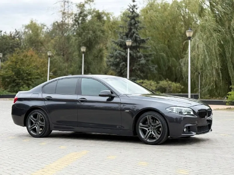 Продается bmw 5-series 535i xdrive 2013 года! - мощный 3.0-литровый бензиновый турбодвигатель на 306 л. с. - автоматическая коробка передач. - оригинальный пробег 205 тыс. км. - переделанная выхлопная система с попкорн даунпайпом. - вложено много денег в доработки и обслуживание. - свежие масла и фильтры. - новые диски и резина. цена 1.880.000 тысяч рублей контактная информация:** телефон: +7(949)910-02-20 телефон : 8(909)408-88-98 связь через мессенджеры: telegram, whatsapp **возможен разумный торг у капота. 📲 tg: @ivan1293 📞 звоните: +7(949)9100220 - фотография - 3
