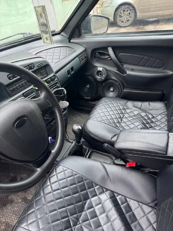 В продаже ваз 2114, 2012 года выпуска, я владелец. после кап. ремонта, не троит не дымит, стоит полная трасса от subaru sound, лед оптика, диски r16 с низко профильной резиной, машину продаю без музыки! стоит планшет 10 дюймовый от пионера, подиуму в дверях под, 20 и 16 динамики, также под рупора. на сиденьях кожаные чехлы с черной строчкой, приора 2 руль. также стоит спортивная подвеска от ss20 с занижением -50. новый аккумулятор, новый генератор выше мощностью на 120 ампер, новый стартер и втяжное, кинуты протяжки с генератора на аккумулятор. по кузову имеются косяки в виде рыжиков, а именно на арках и под лобовым стеклом. с машина полностью в тонере, также отдаю новую зимнюю резину, шипованную на r13 штампах, так же отдам новую крышку багажника, серого цвета, купил а покрасить и поменять времени нет, также есть новый спойлер. машина в техническом плане полностью исправна, цена 220 тысяч рублей, реальному покупателю хороший торг. +79494203503 📲 tg: @sasha110001 📞 звоните: +7(949)4203503 - фотография - 5