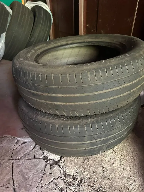 Продам: -2 колеса bridgestone зима 235/55/r19 за 3000 руб -4 колеса michelin все сезонная 215/65/r17 за 10000 руб - диски тормозные с audi q5/a4 оригинал ( прошли 53000 км) за 3000 руб/ пара - есть также магнитола с тигуана 2019 года в полностью рабочем состоянии( треснут сенсор в нижнем левом углу, на работу не влияет) за 3000 руб +79493530212 - фотография - 1