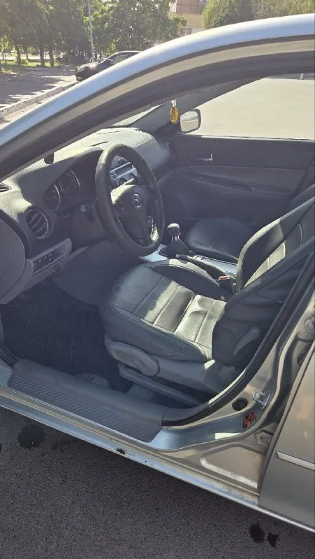 Продаю mazda 6 gg 2003 года пробег: 205 000 км двигатель: 2.0, бензин коробка передач: механика состояние: хорошее технически и внешне в хорошем состоянии, фото соответствуют реальности. кузов: полностью в заводском окрасе комплектация: кондиционер электростеклоподъёмники 4 мульти-руль подушки безопасности abs dsc круиз-контроль цена: 500 тыс. ₽, аргументированный торг у капота! осмотр: донецк телефон: +79493485704 - фотография - 7