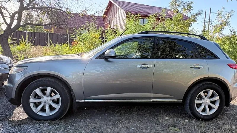 Продам infiniti фх-35, 2007год. пробег 131000 миль, второй хозяин, владею с 2018 года. на 130000 сделано большое то, замена масла в двс, в редукторах. есть косметические подкраски. в 2024 году машина полностью обработана. цена 1350000 🍋 находится в городе донецке звонить с 9:00 до 18:00. +79496014135 александр. 📲 tg: aleksandr 📞 звоните: +7(949)6014135 - фотография - 3