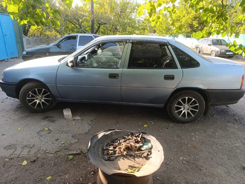 Opel вектора а 91 год 1.8 моно инж. переоформление енакиево 250 торг без вложений газ бенз +79495215253 📞 звоните: +7(949)5215253 - фотография - 2