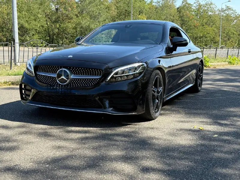 Продам mercedes c200 w205 рестайлинг 1.5 турбо 2021 года выпуска! куплена на оф. дилере, не привезенная. пробег 47 тыс. км оригинал, салон в идеальном состоянии, ничего не крутилось и не менялось, весь в родном заводском окрасе, в бронепленке с автосалона, заводское остекление, включая лобовое. коробка работает отлично, двигатель без нареканий. авто без вложений от слова совсем, сел и поехал. led оптика, carplay, камера заднего вида, круговые парктроники,3 режима езды, контурная подсветка салона, автоматическое складывание зеркал. любые проверки на ваших сто. продажа от собственника! цена: 3️⃣.7️⃣0️⃣0️⃣.0️⃣0️⃣0️⃣тыс. руб. ‼️ тел. +79498431343 г. донецк - фотография - 4