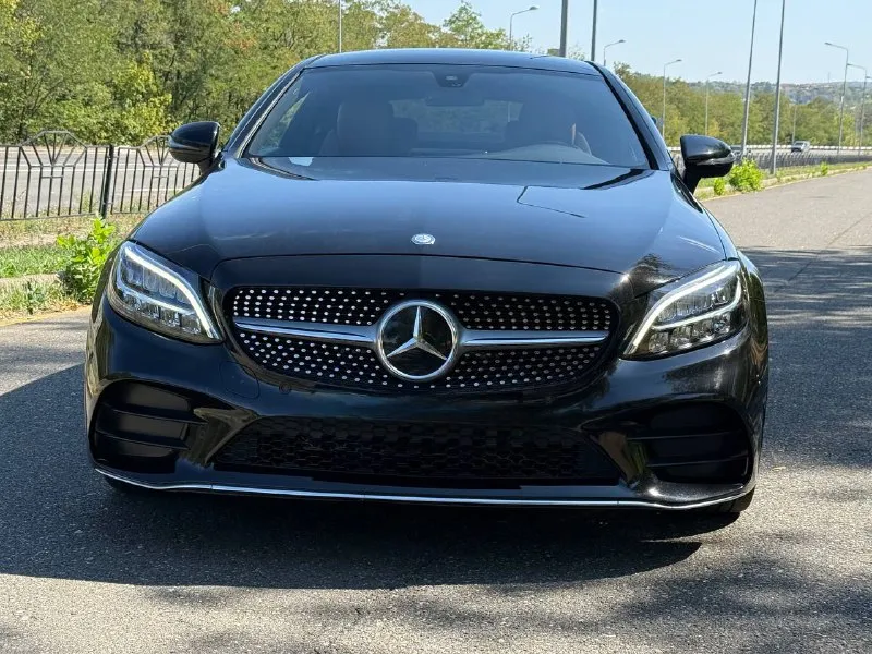 Продам mercedes c200 w205 рестайлинг 1.5 турбо 2021 года выпуска! куплена на оф. дилере, не привезенная. пробег 47 тыс. км оригинал, салон в идеальном состоянии, ничего не крутилось и не менялось, весь в родном заводском окрасе, в бронепленке с автосалона, заводское остекление, включая лобовое. коробка работает отлично, двигатель без нареканий. авто без вложений от слова совсем, сел и поехал. led оптика, carplay, камера заднего вида, круговые парктроники,3 режима езды, контурная подсветка салона, автоматическое складывание зеркал. любые проверки на ваших сто. продажа от собственника! цена: 3️⃣.7️⃣0️⃣0️⃣.0️⃣0️⃣0️⃣тыс. руб. ‼️ тел. +79498431343 г. донецк - фотография - 5