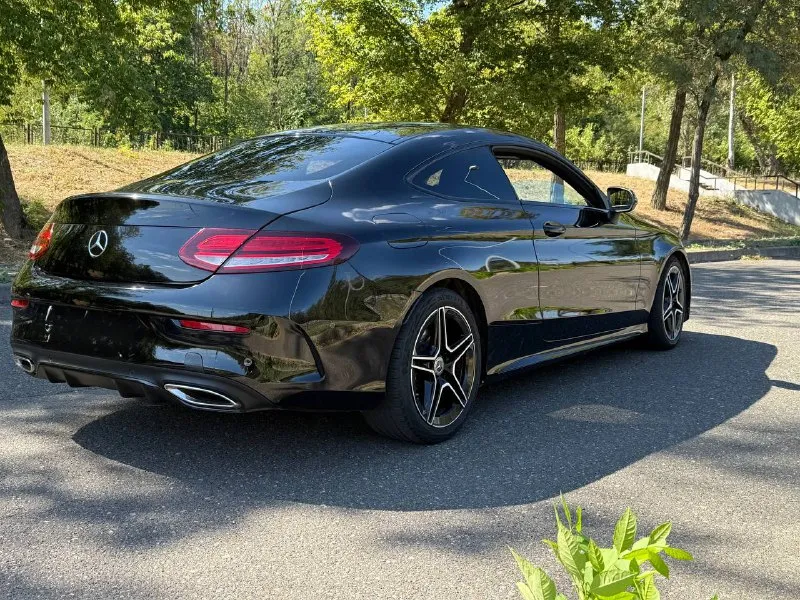 Продам mercedes c200 w205 рестайлинг 1.5 турбо 2021 года выпуска! куплена на оф. дилере, не привезенная. пробег 47 тыс. км оригинал, салон в идеальном состоянии, ничего не крутилось и не менялось, весь в родном заводском окрасе, в бронепленке с автосалона, заводское остекление, включая лобовое. коробка работает отлично, двигатель без нареканий. авто без вложений от слова совсем, сел и поехал. led оптика, carplay, камера заднего вида, круговые парктроники,3 режима езды, контурная подсветка салона, автоматическое складывание зеркал. любые проверки на ваших сто. продажа от собственника! цена: 3️⃣.7️⃣0️⃣0️⃣.0️⃣0️⃣0️⃣тыс. руб. ‼️ тел. +79498431343 г. донецк - фотография - 6