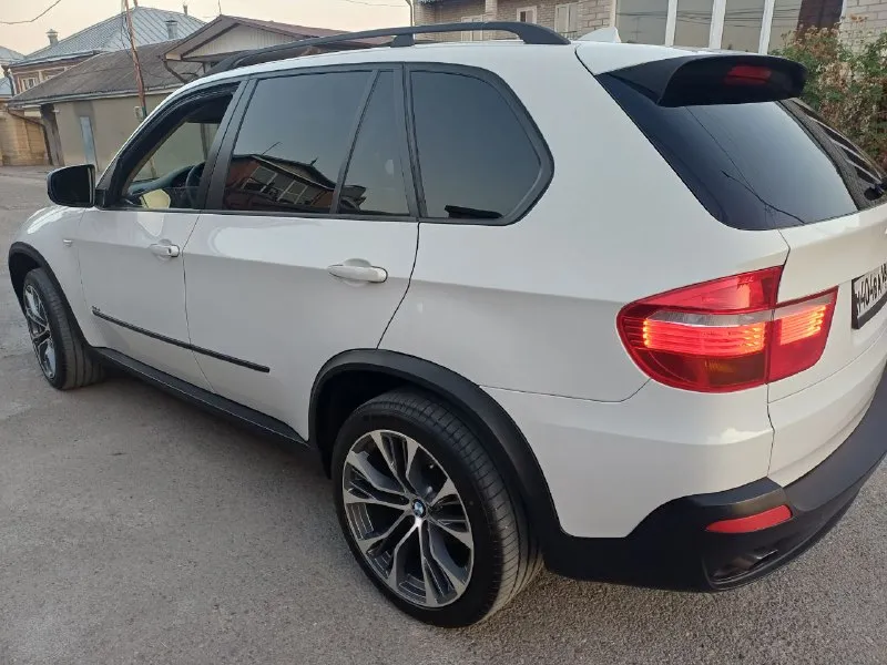 В продаже бмв х5 е70 3.0 бензин авто без дтп. в заводском окрасе в отличном состоянии. капитало вложений не требует. регулярное обслуживание резина и диски новые. проверки на сто приветствую. документы чистые. я хозяин. цена 1.530. продажа связи с покупкой нового авто детальние по тел. 89064449952 - фотография - 3