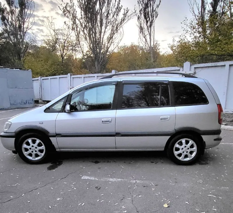 Opel зафира opel zafira 1.6 16v рестайлинг 2004 г. в. превосходное состояние авто. пригнана в 2018 году в донецк, один собственник. родной пробег, вся история обслуживания. установлено пропан. не бит, корозии нет. стекла атермальные родные. хорошая комплектация: 10 airbag, климат контроль, круиз контроль, птф, полный бортовой компьютер итд. все работает. 2 ключа. донецк. плохая связь. 620т. р. +79498049797 📞 звоните: +7(949)8049797 - фотография - 6