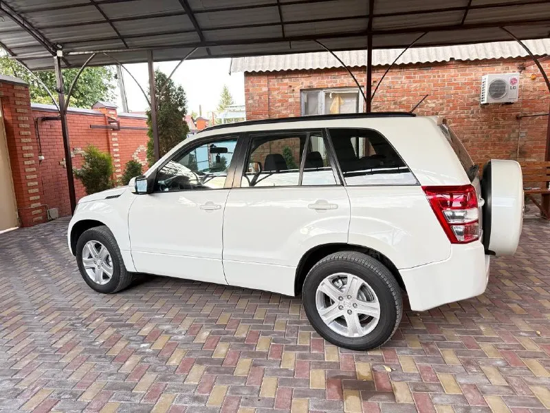 Продаю гранд витара, год 2010,пробег 135000,мотор 2 литра автомат 4 записи в птс, но собственник один, автотека подтверждает, перевес номеров, пробег родной любые проверки, кузов в родном окрасе ! обсалютно без вложений сел поехал, ездил пенсионер, машина конфета во всех отношениях, никаких грязей рыбалок и охот, в салоне идеально чистая, без запахов, по кузову после детейлинга, палировка керамика, цвет кстате двух слойка жемчуг очень красивый на солнце огонь ! вообщем отличный семейный автомобиль на полном исправном !приводе, торг у капота реальным покупателям просьба присмотритесь к фото вы поймете что она реально в достойном состоянии за нее не стыдно всем добра тел 89289042454 вот сап телеграм видеозвонок фейстайм машина в ростове на дону - фотография - 4