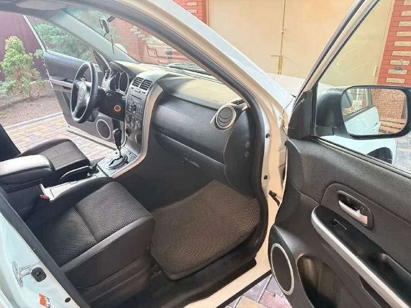 Продаю гранд витара, год 2010,пробег 135000,мотор 2 литра автомат 4 записи в птс, но собственник один, автотека подтверждает, перевес номеров, пробег родной любые проверки, кузов в родном окрасе ! обсалютно без вложений сел поехал, ездил пенсионер, машина конфета во всех отношениях, никаких грязей рыбалок и охот, в салоне идеально чистая, без запахов, по кузову после детейлинга, палировка керамика, цвет кстате двух слойка жемчуг очень красивый на солнце огонь ! вообщем отличный семейный автомобиль на полном исправном !приводе, торг у капота реальным покупателям просьба присмотритесь к фото вы поймете что она реально в достойном состоянии за нее не стыдно всем добра тел 89289042454 вот сап телеграм видеозвонок фейстайм машина в ростове на дону - фотография - 6