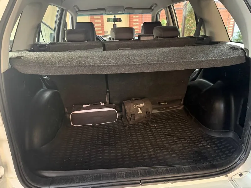 Продаю гранд витара, год 2010,пробег 135000,мотор 2 литра автомат 4 записи в птс, но собственник один, автотека подтверждает, перевес номеров, пробег родной любые проверки, кузов в родном окрасе ! обсалютно без вложений сел поехал, ездил пенсионер, машина конфета во всех отношениях, никаких грязей рыбалок и охот, в салоне идеально чистая, без запахов, по кузову после детейлинга, палировка керамика, цвет кстате двух слойка жемчуг очень красивый на солнце огонь ! вообщем отличный семейный автомобиль на полном исправном !приводе, торг у капота реальным покупателям просьба присмотритесь к фото вы поймете что она реально в достойном состоянии за нее не стыдно всем добра тел 89289042454 вот сап телеграм видеозвонок фейстайм машина в ростове на дону - фотография - 8